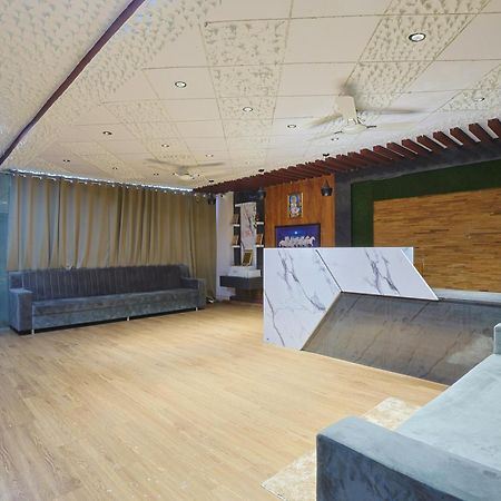 Hotel Monville Group ヴァドーダラー エクステリア 写真
