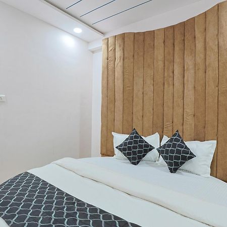 Hotel Monville Group ヴァドーダラー エクステリア 写真