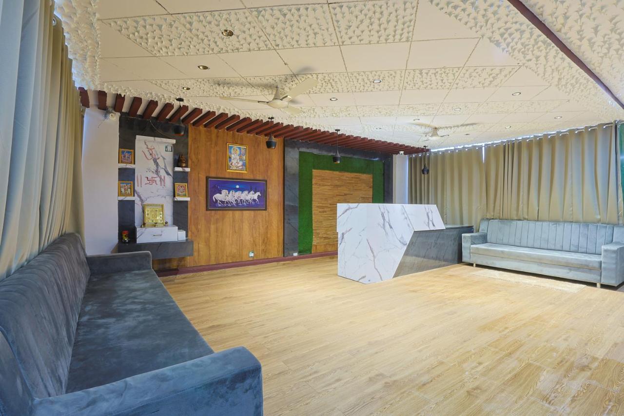 Hotel Monville Group ヴァドーダラー エクステリア 写真