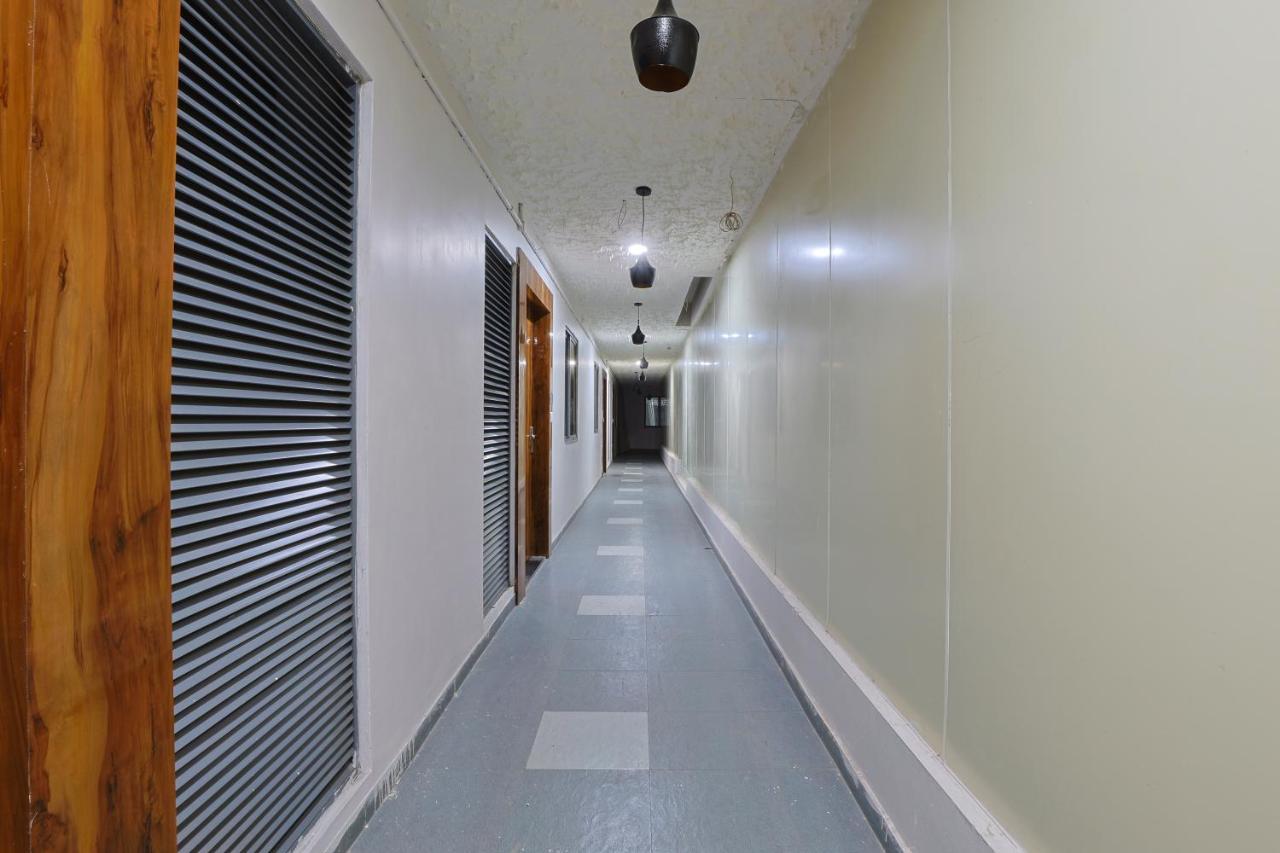 Hotel Monville Group ヴァドーダラー エクステリア 写真
