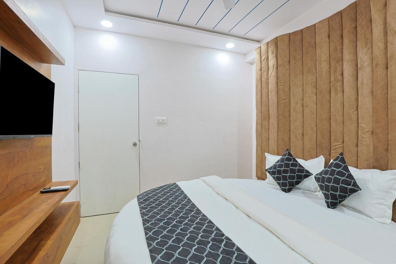 Hotel Monville Group ヴァドーダラー エクステリア 写真