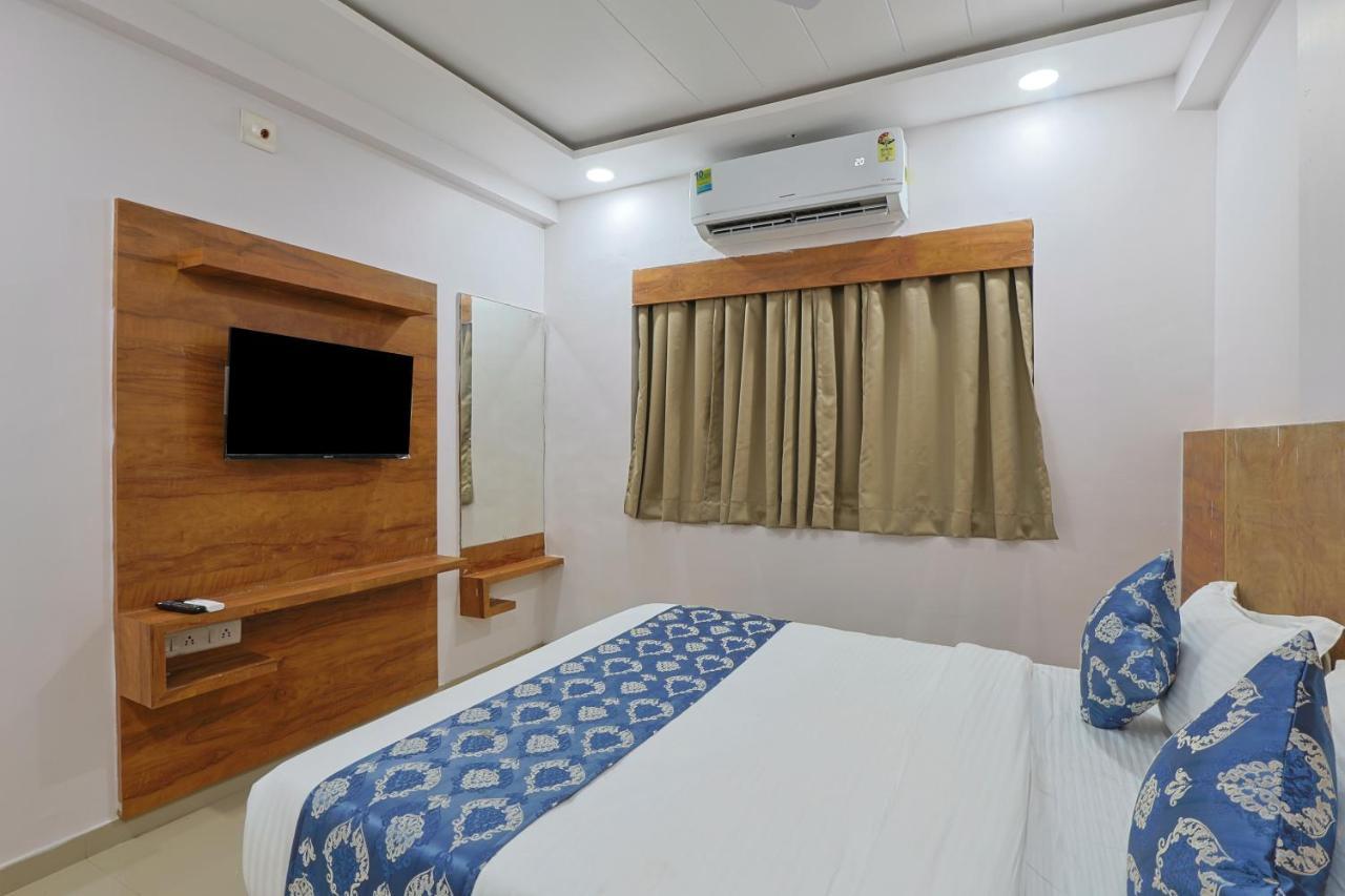 Hotel Monville Group ヴァドーダラー エクステリア 写真