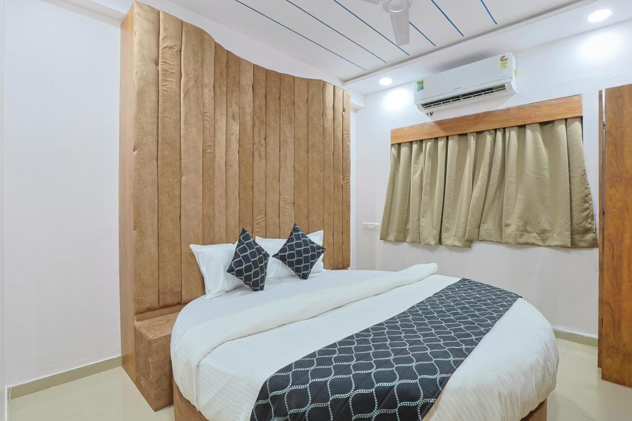 Hotel Monville Group ヴァドーダラー エクステリア 写真