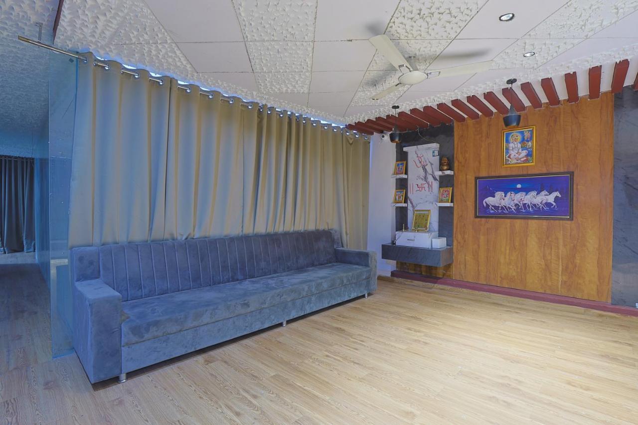 Hotel Monville Group ヴァドーダラー エクステリア 写真