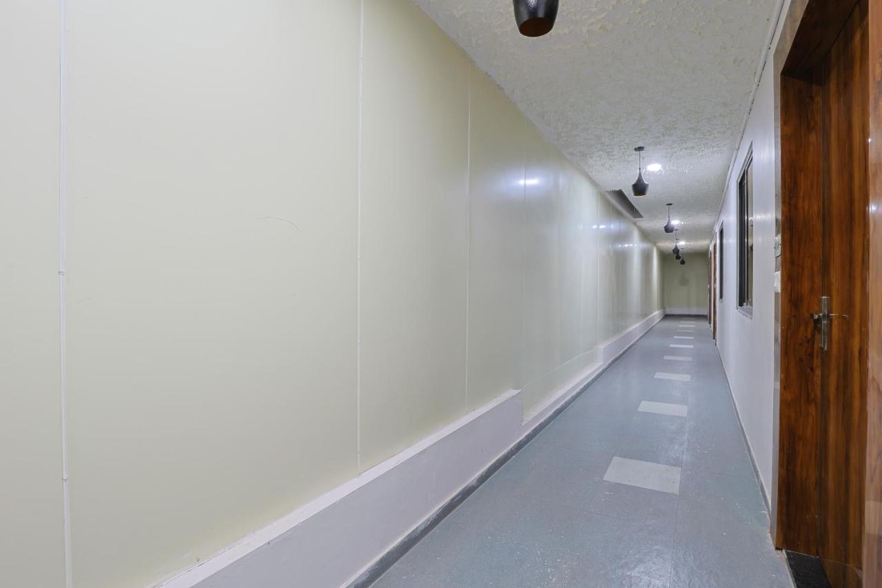 Hotel Monville Group ヴァドーダラー エクステリア 写真