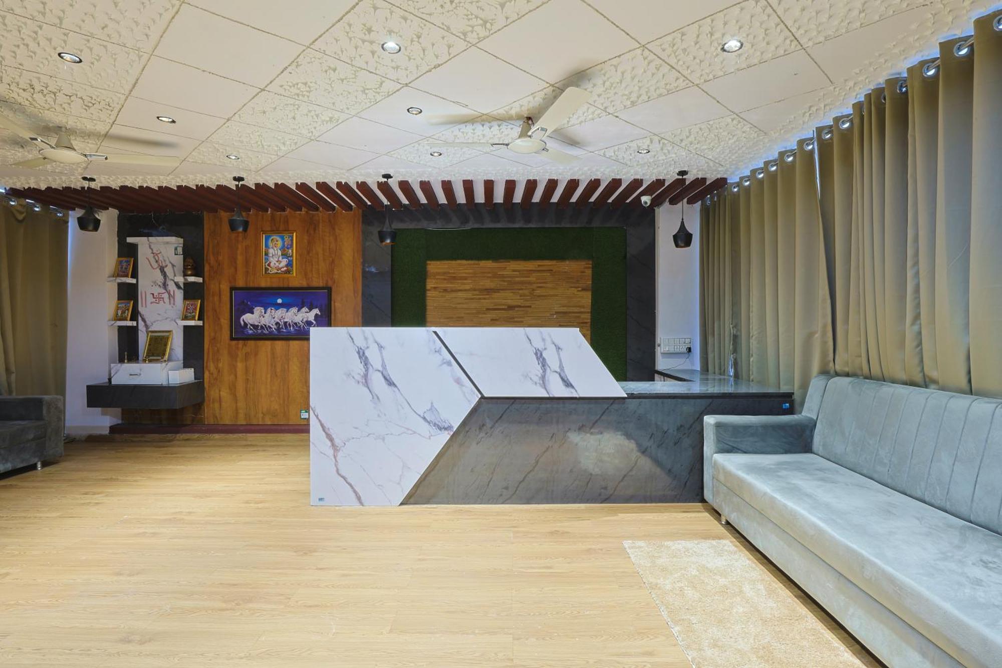 Hotel Monville Group ヴァドーダラー エクステリア 写真